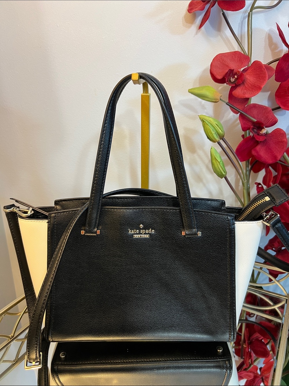 Kate Spade Black/White Geraldine
Satchel Handbag With Adjustable Crossbody Strap